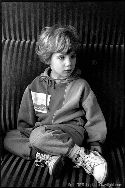 petite fille dans le train -  little girl in the train